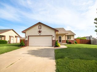 822 E Peach Ave, Haysville, KS 67060