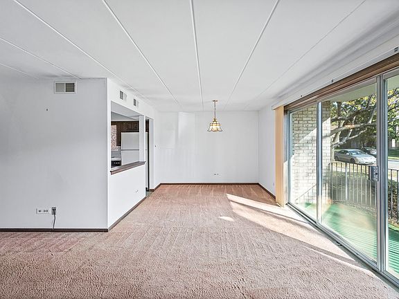 5th image of 10350 Parkside Ave APT 1D