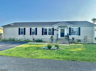 3 Cypress Ln, Belvidere, NJ 07823
