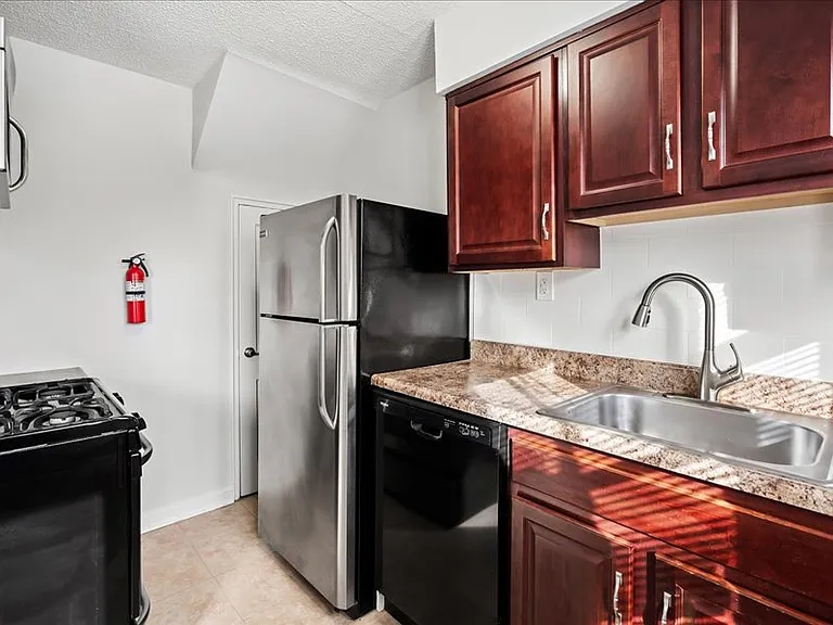 Haddon Hills Apartments — Photo 36