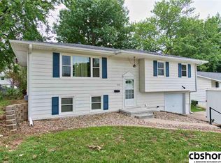 8745 Ohern St, Omaha, NE 68127