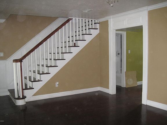 2nd image of 2906 Belair St