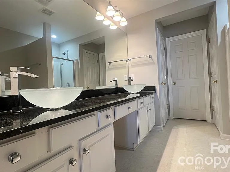 10232 Garmoyle St — Photo 9