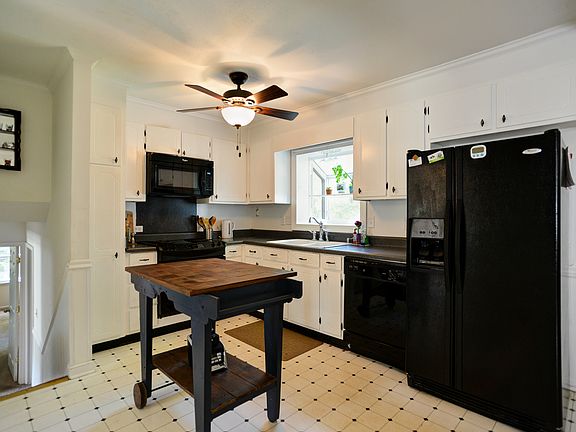 4th image of 7830 Old North Ct
