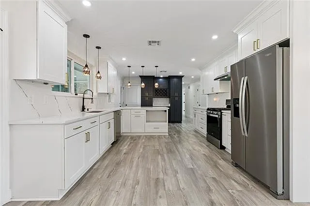 5 bed, 3.5 bath, 2365 sqft, $2,850 — Photo 3
