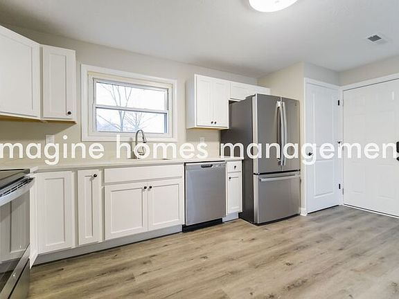 5th image of 3010 Scott St