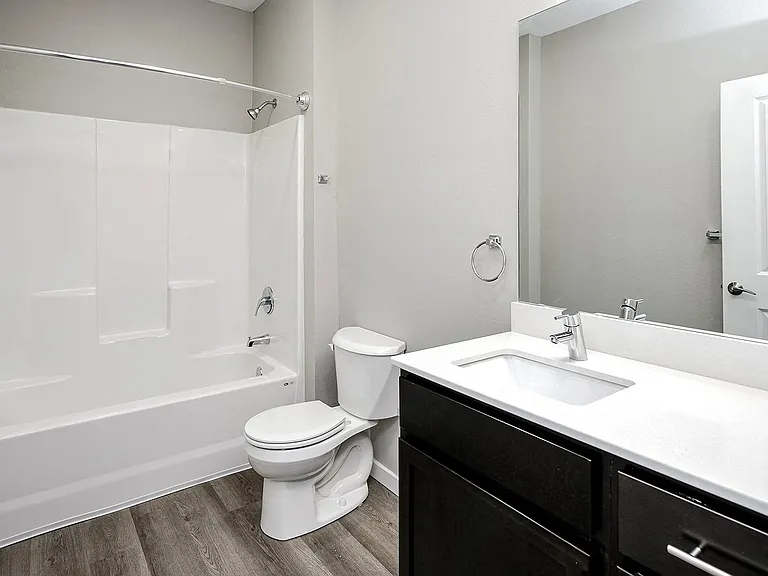 Cross Creek Apartments — Photo 16