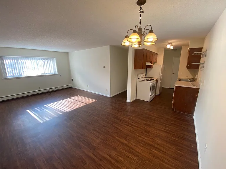 242 West Franklin Ave — Photo 32