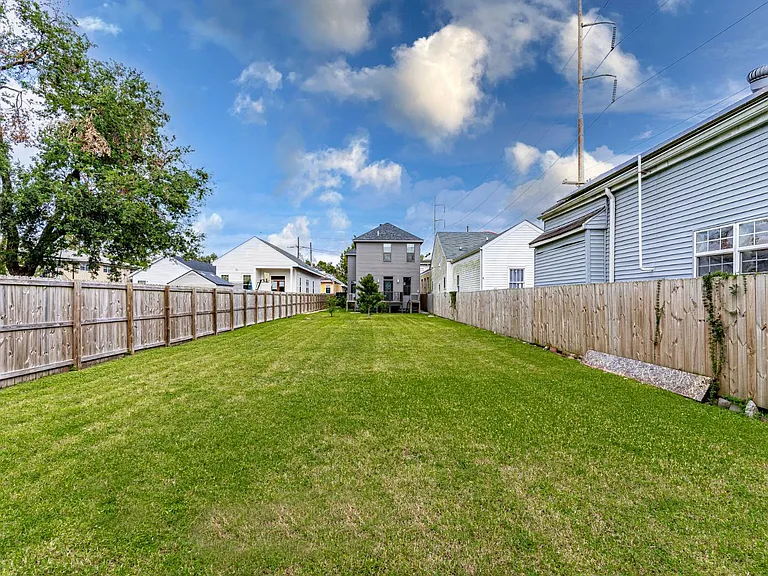 2506 Dumaine St — Photo 24