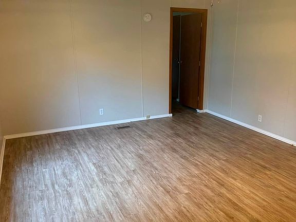 3rd image of 120 Shady Dr