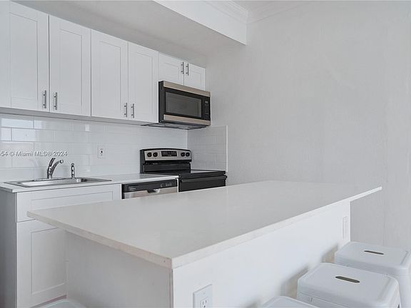 3rd image of 1027 Pennsylvania Ave APT 306
