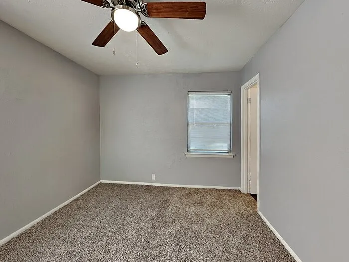 2126 Ridgeway St — Photo 8
