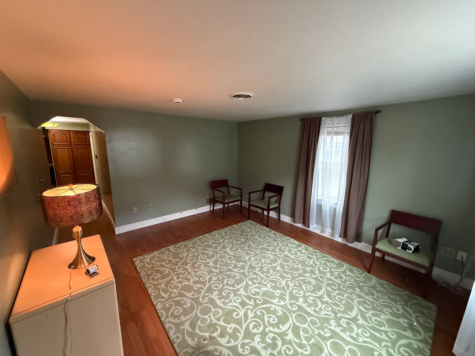 3 bed, 1368 sqft, $2,200 — Photo 1
