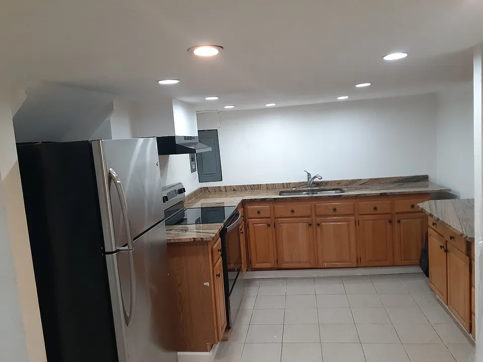 933 Ford Ave #1