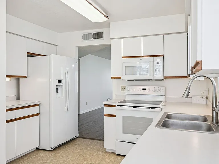 4807 Coachmans Dr #2408 — Photo 11