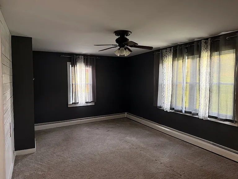 446 E River St — Photo 17