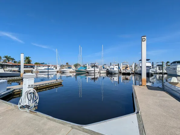 525 Newport Dr, Naples, FL 34114