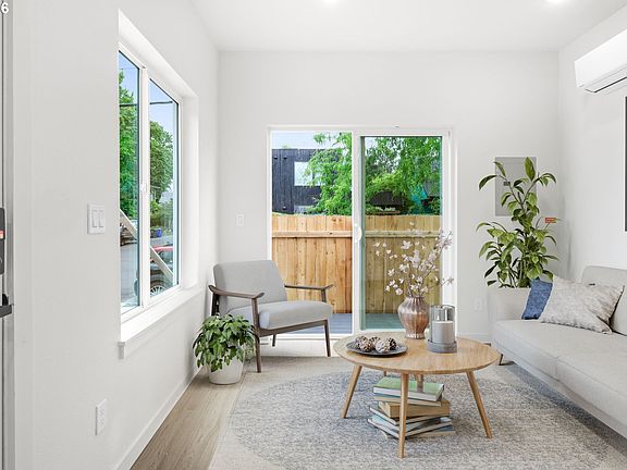 3rd image of 4690 N Congress Ave
