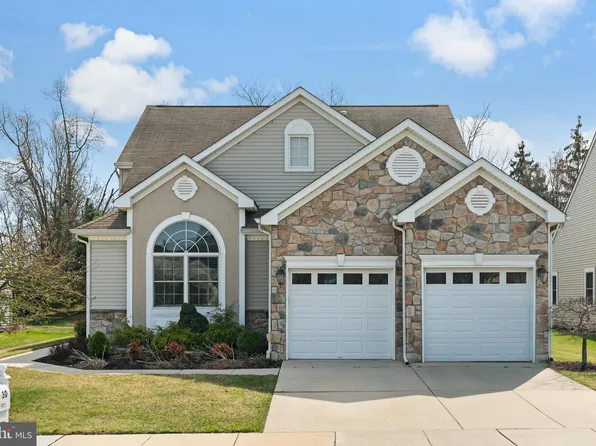 30 Trainor Cir, Bordentown, NJ 08505