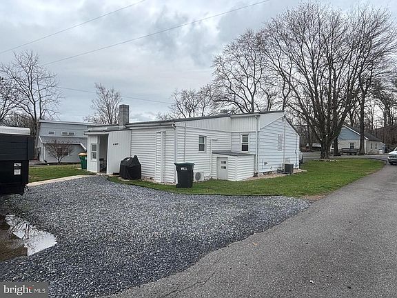 5th image of 4872 Treher Rd