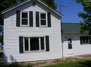 216 E Wisconsin St, Weyauwega, WI 54983