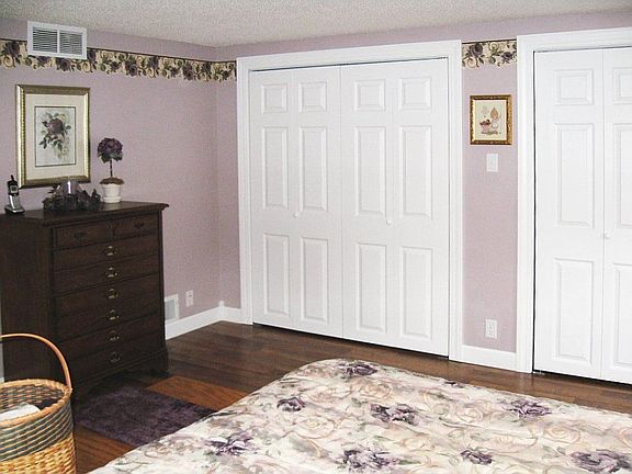 Master Bedroom w/WIC