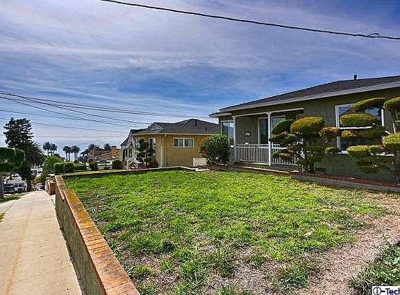 4th image of 3627 S Cabrillo Ave