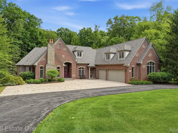 2764 Tall Timbers Dr, Milford, MI 48380