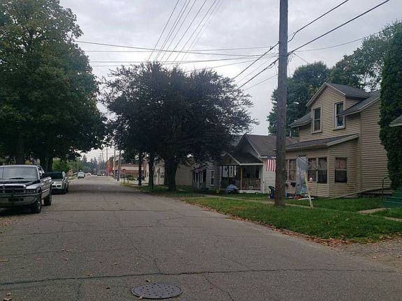 5th image of 212 N Washington St