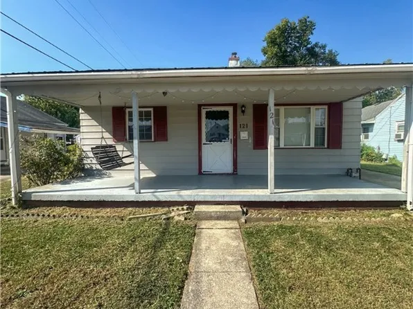 121 E Circle Dr, Dayton, OH 45449