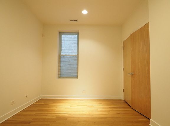 5th image of 1919 W Armitage Ave APT 1R