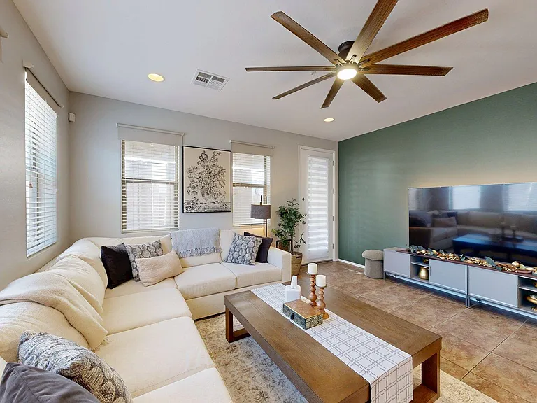 3272 E Meadowview Dr — Photo 16