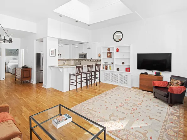 23 East 10th Street image 1 of 12