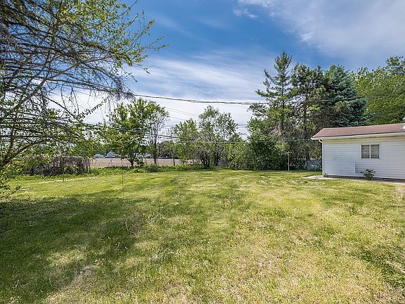 4th image of 2100 Finch Dr