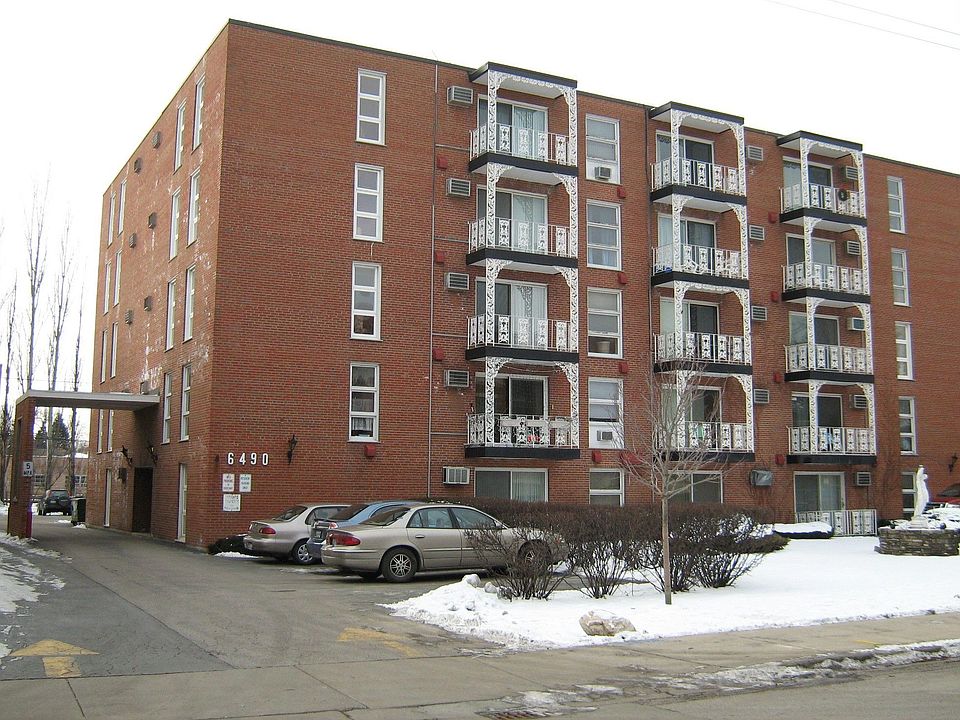 Side drive w/parking in rear