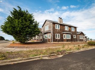 608 Seabird Dr SW, Bandon, OR 97411