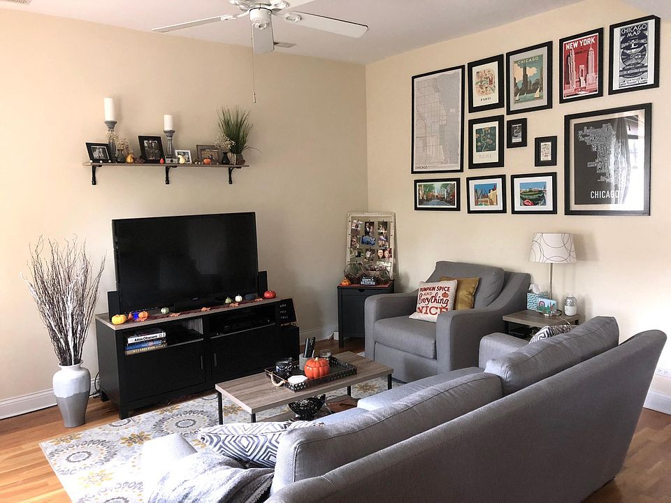 1st image of 3218 W Fullerton Ave APT 2
