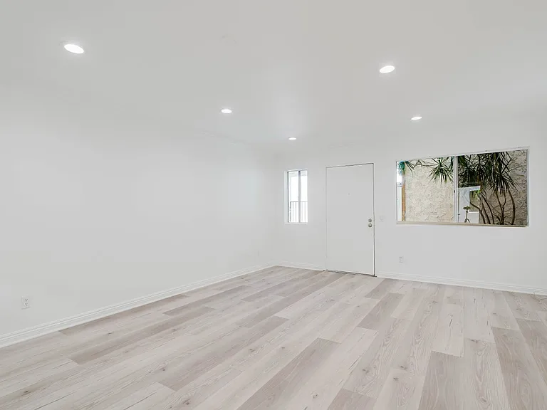 333 Burchett St #111 — Photo 5