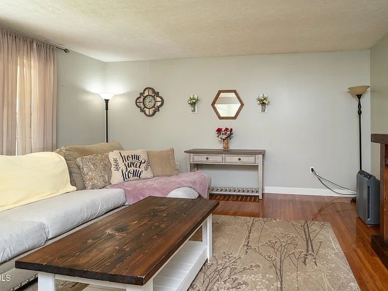 135 Riders Dr — Photo 16