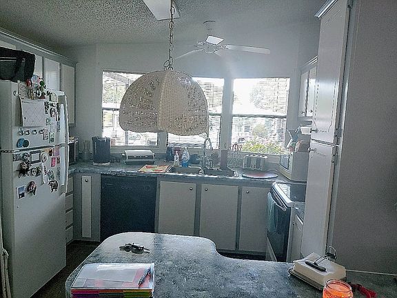 3rd image of 5 Sugarboat Dr #548