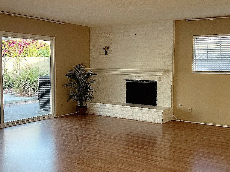 17628 Los Alamos St — Photo 4