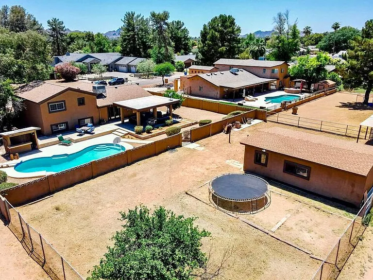 Home Backyard with Stable/Tackroom
(No trampoline)