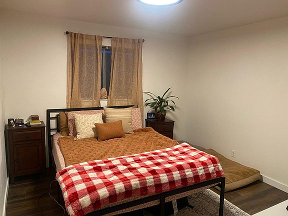 5th image of 1055 E Crandall Ave #B