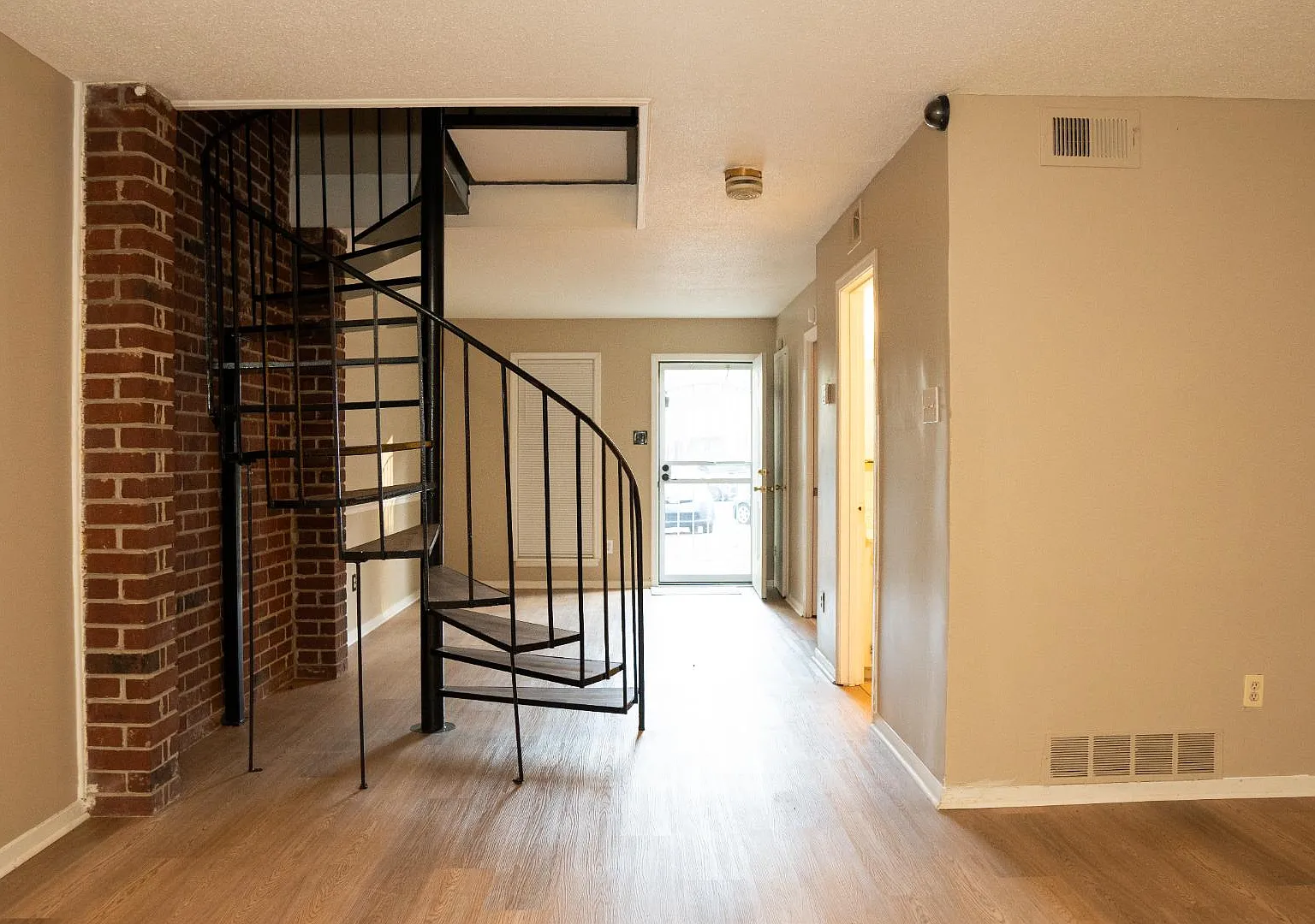 3116 Monterrey Sq - Monterrey Unit 2 — Photo 4