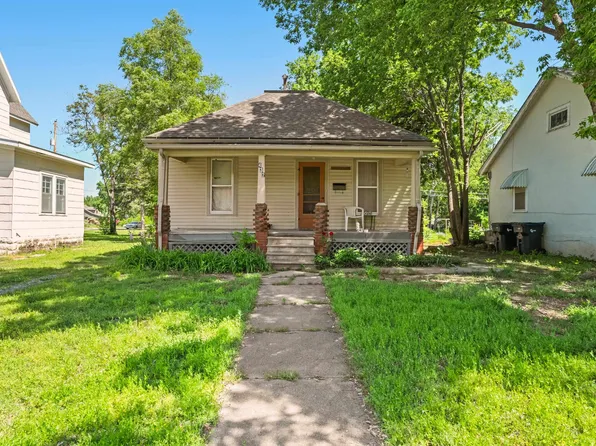 432 W 7th St, Newton, KS 67114