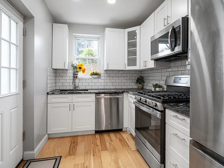 2729 Reno St — Photo 6