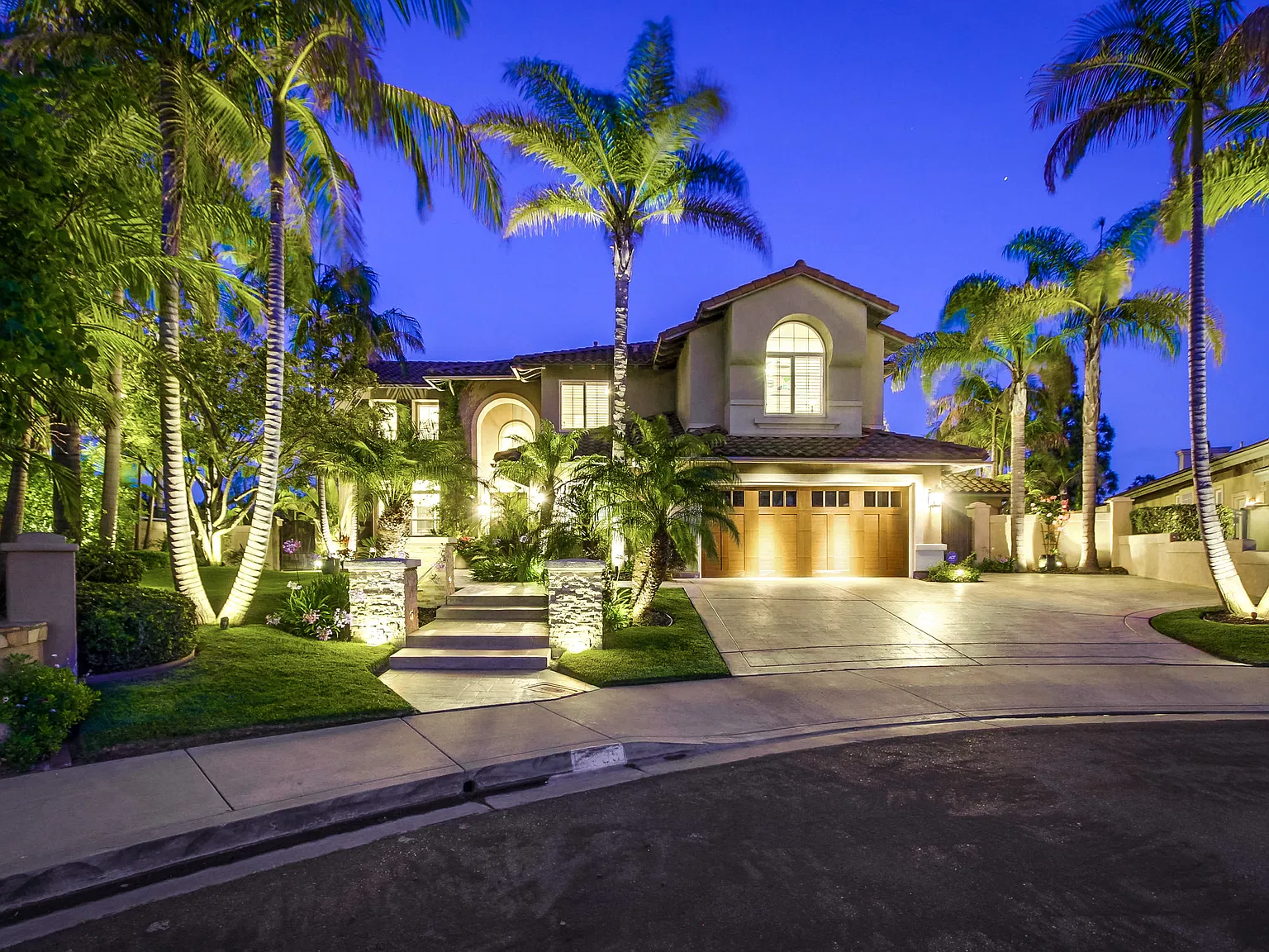 6 bed, 4184 sqft, $8,495 — Photo 1