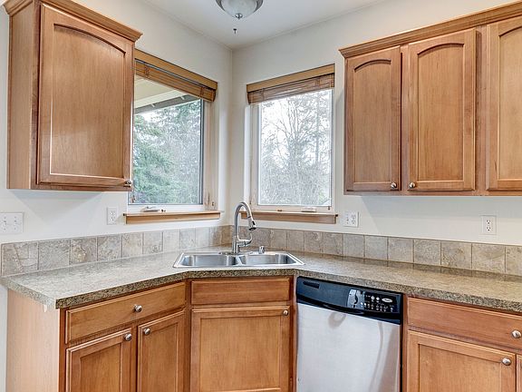 4th image of 2881 SW Berwick Dr