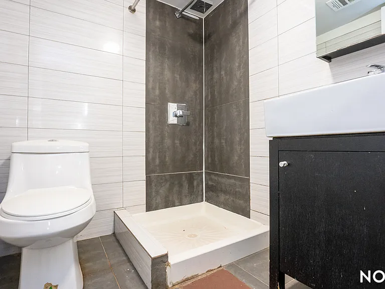 375 Vernon Ave #1 — Photo 23