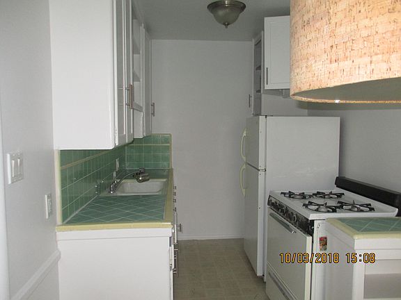 4th image of 905 N Sweetzer Ave #6